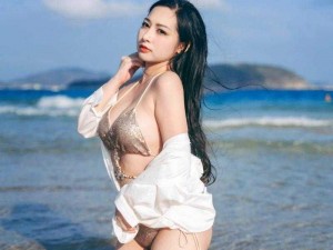 夏日比基尼美女，清凉畅游