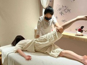 少妇 SPA 私密推油按摩，带来极致放松体验